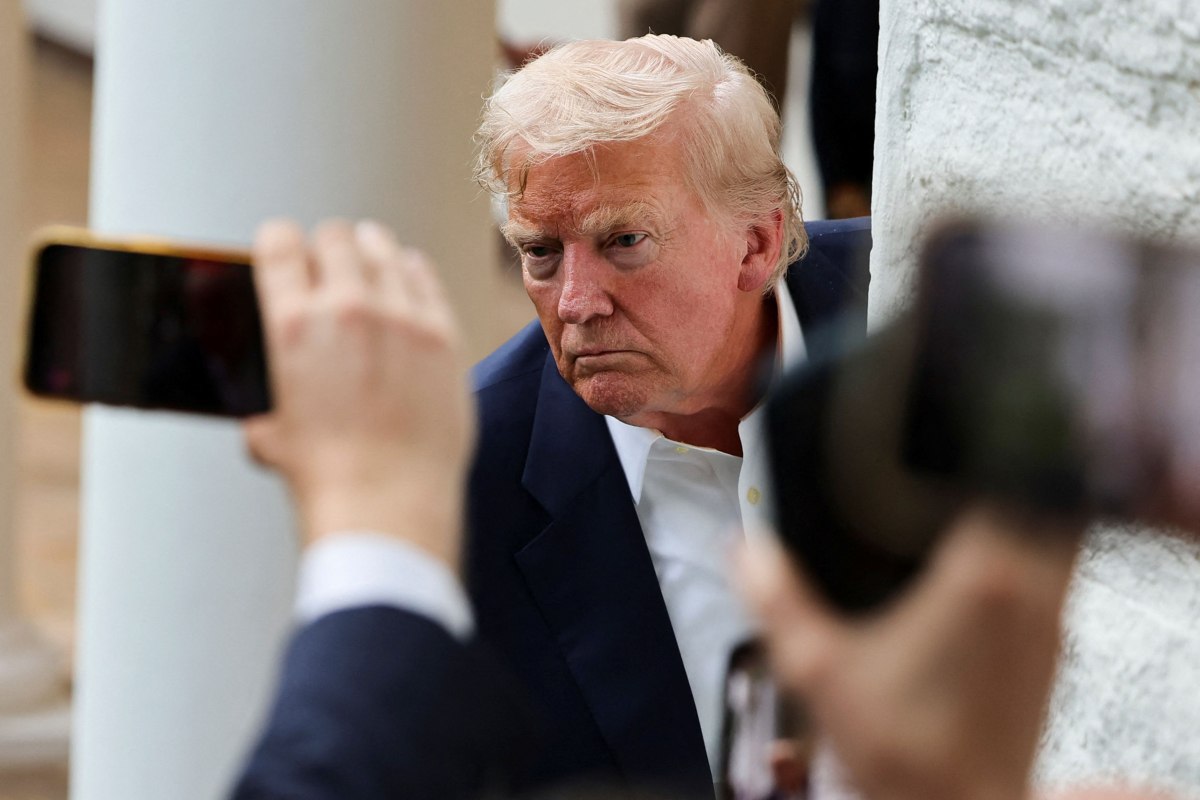 Τραμπ: «Χτύπησε» την Ευρώπη, μπορεί να κάνει το ίδιο με την Κίνα;