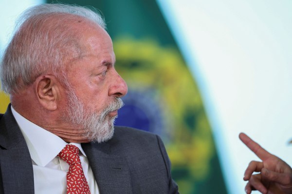 Λούλα: Υπόσχεται να υπερασπιστεί την εθνική κυριαρχία της Βραζιλίας απέναντι στον Τραμπ