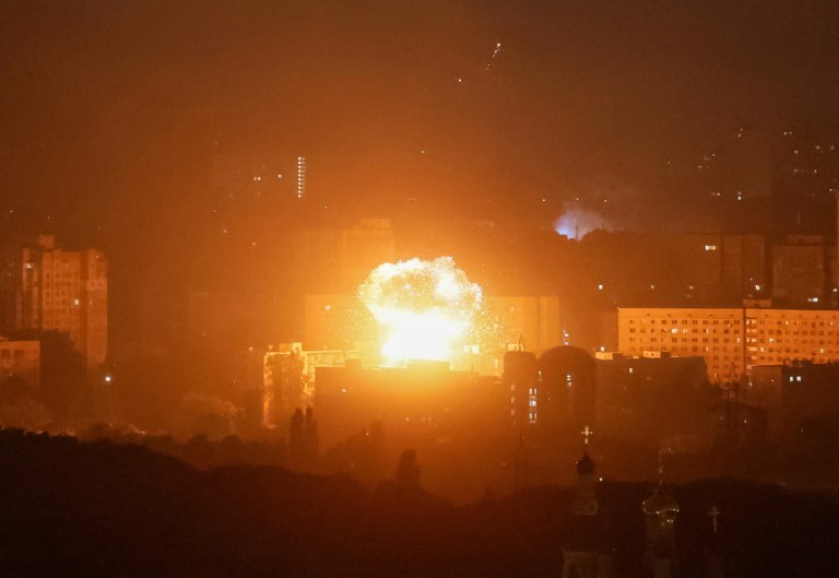 Ουκρανία: Τρομακτικό βίντεο από το νέο μπαράζ ρωσικών πληγμάτων στο Κίεβο – Τουλάχιστον 8 νεκροί