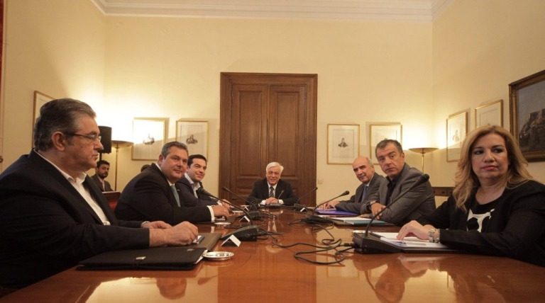 Η επικέντρωση στην υποτιθέμενη «κωλοτούμπα» του 2015 δεν επιτρέπει ούτε την πραγματική αποτίμηση ούτε την ουσιαστική κριτική