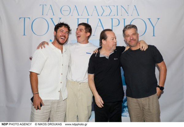 Γιάννης Πάριος: Παρουσίασε τα νέα τραγούδια του μαζί με τους γιους του