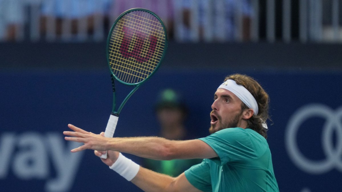 Αποκλεισμός για Τσιτσιπά στο Τορόντο στο νέο ξεκίνημα με τον πατέρα του (1-2)