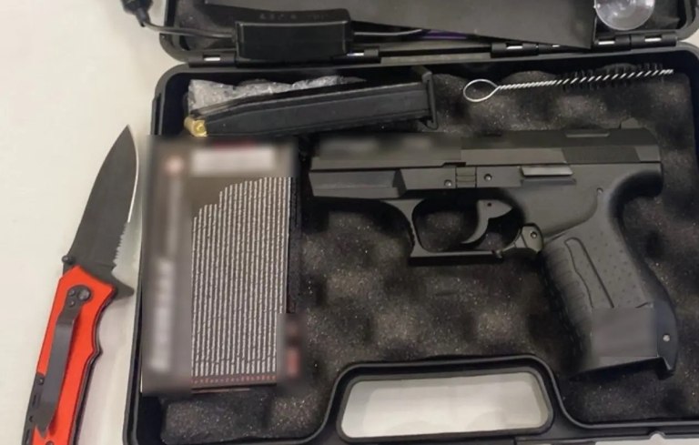 Αχαρνές: Συνελήφθησαν δύο 20χρονοι με πιστόλι κρότου και 50 φυσίγγια