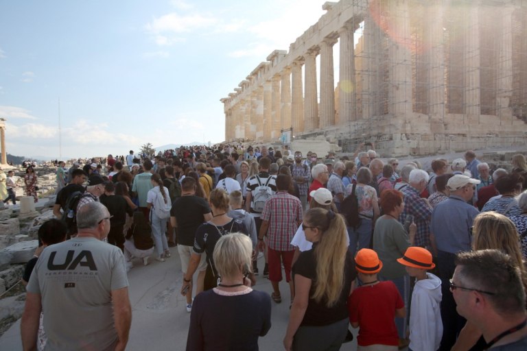 ΙΝΣΕΤΕ: Σταθερά στην κορυφή η Ελλάδα για Ευρωπαίους ταξιδιώτες το 2025