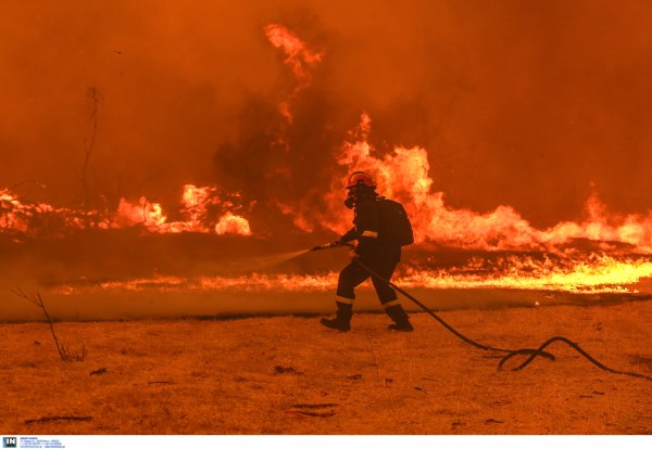 Πολύ υψηλός κίνδυνος πυρκαγιάς σε 11 περιφέρειες την Κυριακή