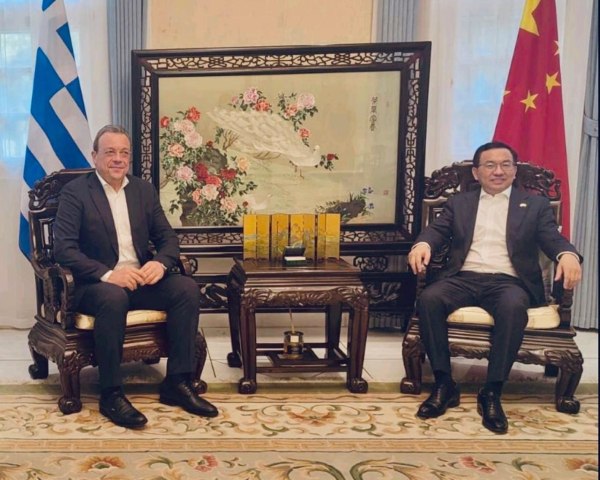 Φάμελλος: Να επενδύσουμε στην ειρήνη και στο διεθνές δίκαιο – Συνάντηση με τον πρέσβη της Κίνας