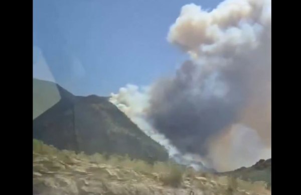 Αλβανία: Τρεις τραυματίες από πυρκαγιά στο Δέλβινο – Κάηκαν μια εκκλησία και 10 σπίτια