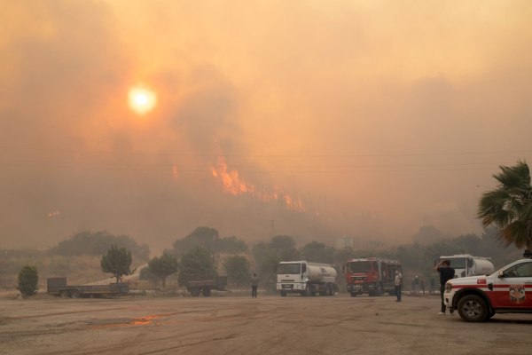 Δασική πυρκαγιά στη Σμύρνη: Ένας κατάκοιτος 81χρονος έχασε τη ζωή του