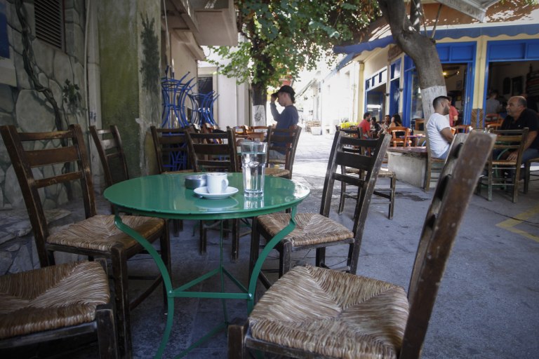 Θεσσαλονίκη: Πήγαινε στο καφενείο αντί να κάθεται σπίτι – 70χρονος παραβίασε τον περιοριστικό όρο