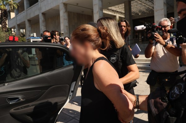 Δολοφονία καθηγητή στην Αγία Παρασκευή: Τα μοιραία λάθη που οδήγησαν στις 5 συλλήψεις – «Καμία σχέση η 43χρονη», λέει ο δικηγόρος της