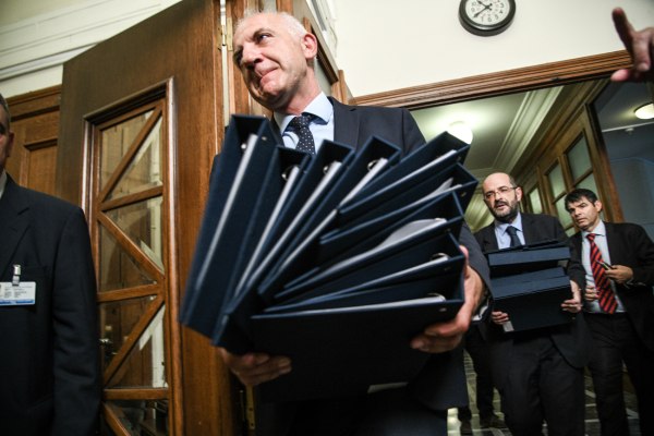 Ζαχαριάδης: Έξι χρόνια μετά οι μόνοι φάκελοι που έχουμε στη Βουλή είναι οι δικογραφίες για τα σκάνδαλα