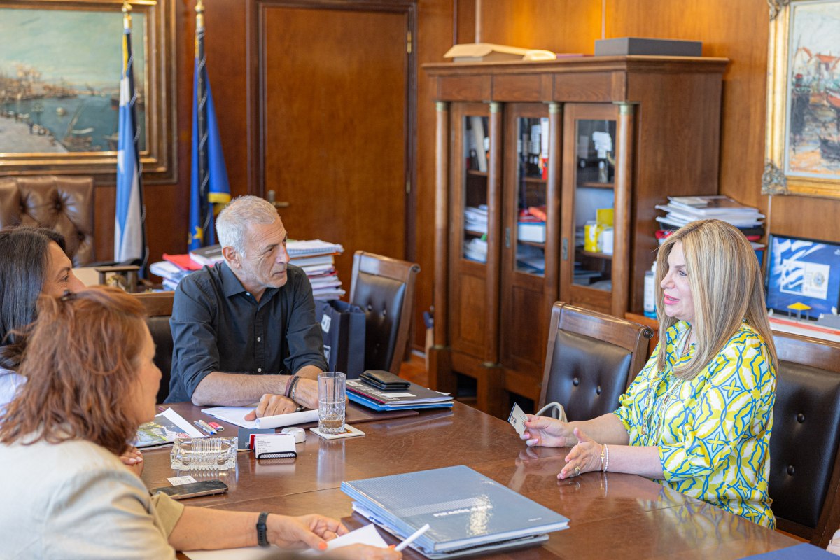 Συνάντηση του Δημάρχου Πειραιά Γιάννη Μώραλη με την Πρέσβη και γενική πρόξενο του Παναμά στην Ελλάδα