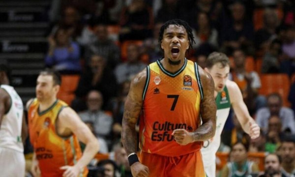 Στη Χάποελ Τελ Αβίβ και ο Κρις Τζόουνς