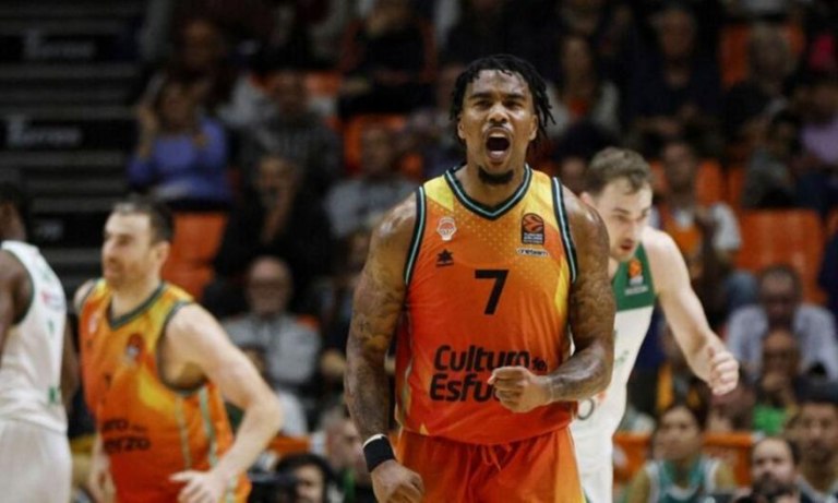 Στη Χάποελ Τελ Αβίβ και ο Κρις Τζόουνς