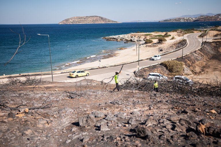 Ο Δήμος Σαρωνικού στηρίζει τους πληγέντες της πυρκαγιάς