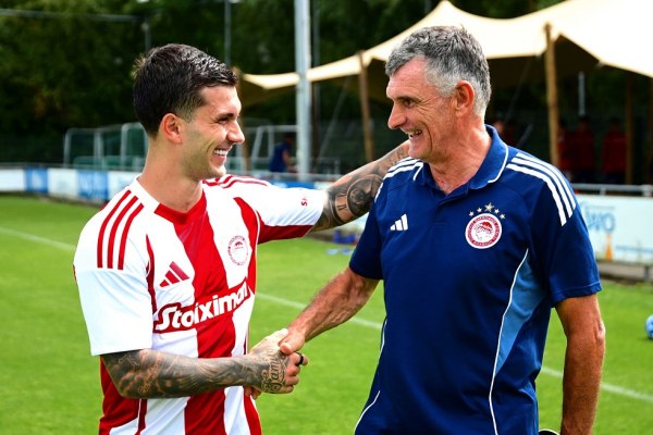 Ολυμπιακός: Η χειραψία του Στρεφέτσα με τον Μεντιλίμπαρ στην Ολλανδία (pic)