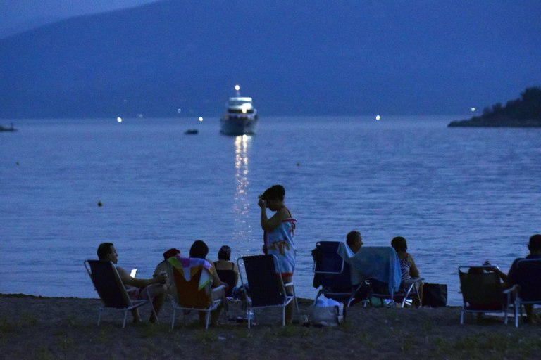 Οι ζεστές νύχτες της Αθήνας και τα ταξικά χαρακτηριστικά του καύσωνα