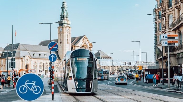 Αυτή είναι η πλουσιότερη χώρα του κόσμου όπου τα μέσα μαζικής μεταφοράς είναι δωρεάν