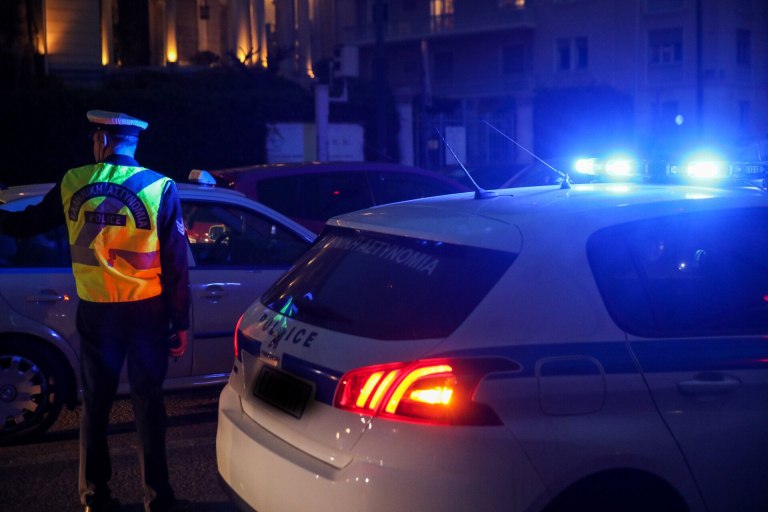 Τροχαία: 7 συλλήψεις παρκαδόρων σε νυχτερινά κέντρα σε Ελληνικό και Άλιμο