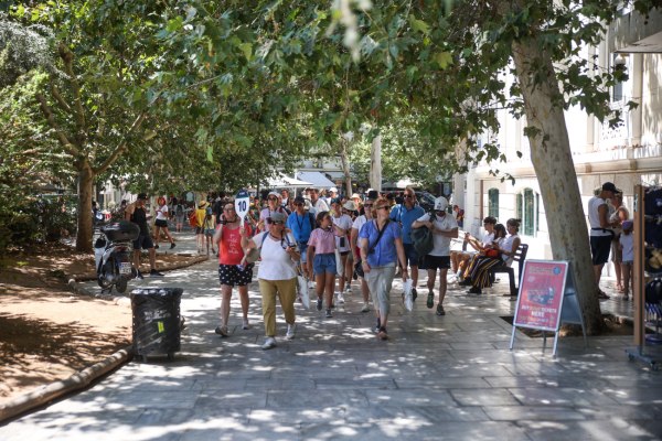 Υψηλοί δείκτες δυσφορίας από τον καύσωνα στην Αθήνα – Μέγιστες θερμοκρασίες έως 43 βαθμούς