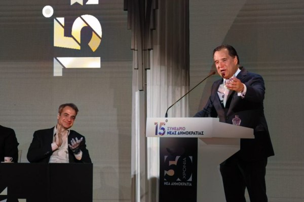 Σκάνδαλο ΟΠΕΚΕΠΕ: Οι κυβερνητικοί χειρισμοί αναζωπυρώνουν την εσωκομματική δυσαρέσκεια