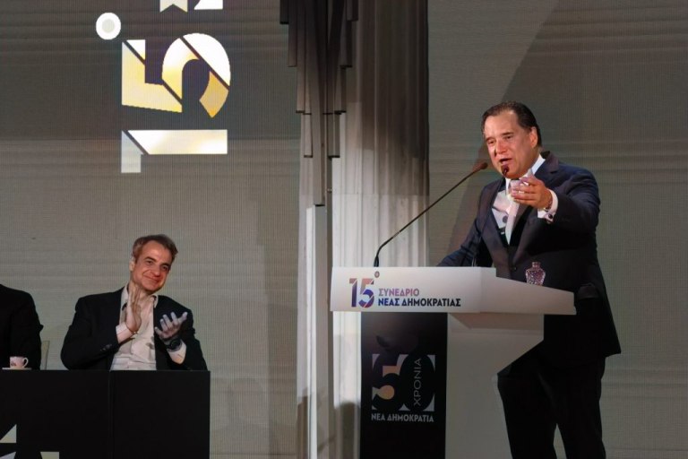 Σκάνδαλο ΟΠΕΚΕΠΕ: Οι κυβερνητικοί χειρισμοί αναζωπυρώνουν την εσωκομματική δυσαρέσκεια