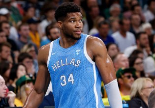 Με τα… μούτρα στη δουλειά ο Αντετοκούνμπο λίγο πριν το Ευρωμπάσκετ (vid)