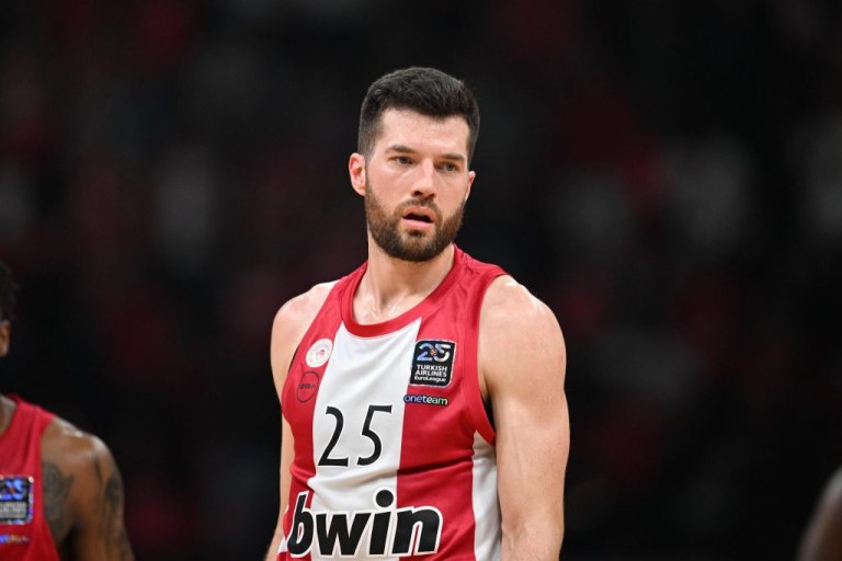 Η Ρεάλ επιμένει για τον Άλεκ Πίτερς