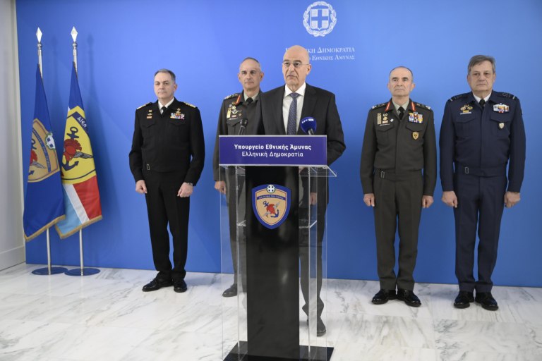 Ο Δένδιας ανακοινώνει μεταρρυθμίσεις: Αλλαγές στους μείζονες σχηματισμούς και μισθός 100 ευρώ στους φαντάρους