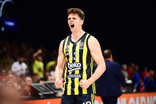 Ανατροπή με Μπιμπέροβιτς: «Είπε όχι στους Γκρίζλις και συμφώνησε με τη Φενέρ για τρία χρόνια»