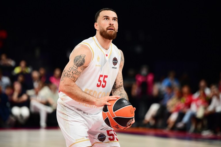 Αποκάλυψη για Τζέιμς και Χάποελ: «Έπαιρνε τον Ιτούδη τηλέφωνο…»