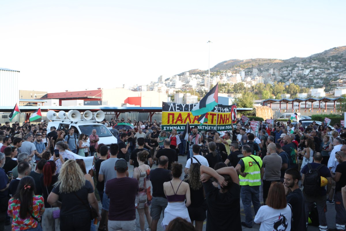 Πειραιάς: Μπλόκο λιμενεργατών στην αποστολή στρατιωτικού υλικού στο Ισραήλ – Νέα συγκέντρωση την Τετάρτη 17/7