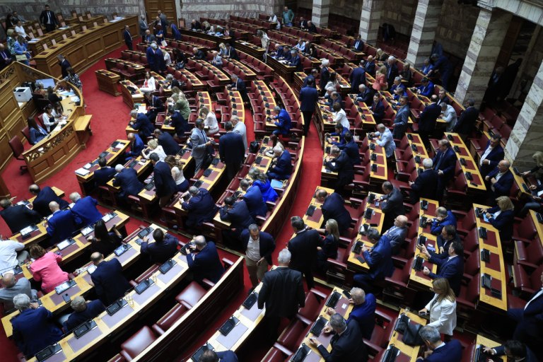 «Όχι» της Βουλής στην άρση ασυλίας των 14 βουλευτών της ΝΔ, μέλη της προανακριτικής για Τριαντόπουλο