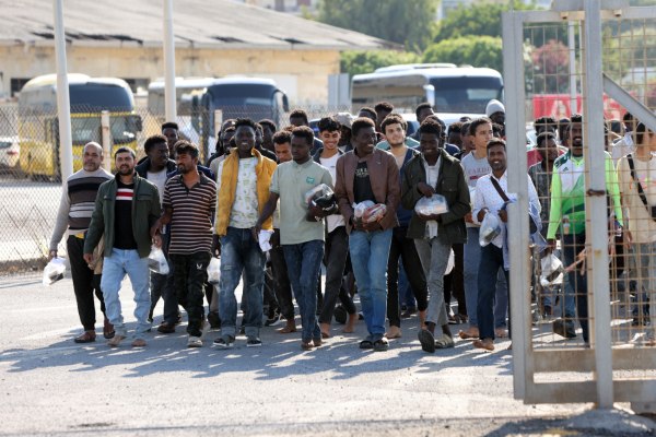 Αναδίπλωση Πλεύρη για την κλειστή δομή μεταναστών στην Κρήτη – Προχωρά η λύση των τριών χώρων προσωρινής διαμονής
