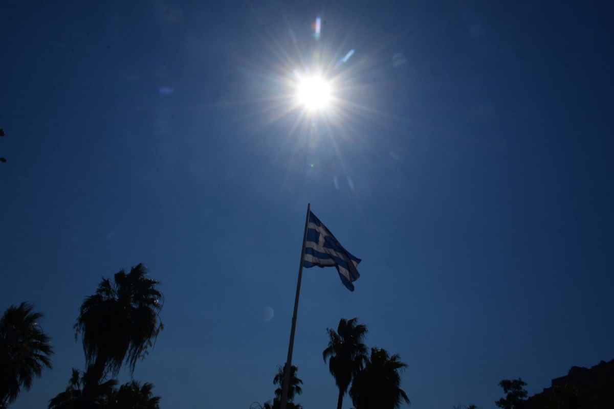 Καιρός: Συνεχίζονται οι υψηλές πτήσεις στη θερμοκρασία, εν αναμονή του κύματος καύσωνα