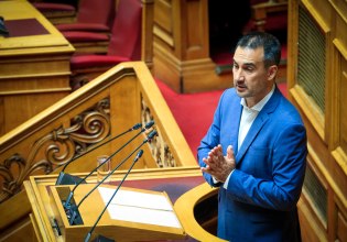 Πυρά Χαρίτση με Λένον, Dire Straits, Γαλάνη και… Πανούση – «Αχ Ευρώπη, εσύ μας μάρανες, το νέο σύνθημα της ΝΔ»