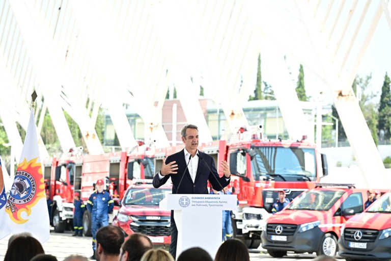 Μητσοτάκης: Παραδόθηκαν 164 οχήματα στην Πυροσβεστική – Τι είπε για την φετινή αντιπυρική περίοδο