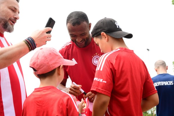 Με τον κόσμο στο πλευρό του ο Ολυμπιακός στο φιλικό με τη Μπρέντα (vids)