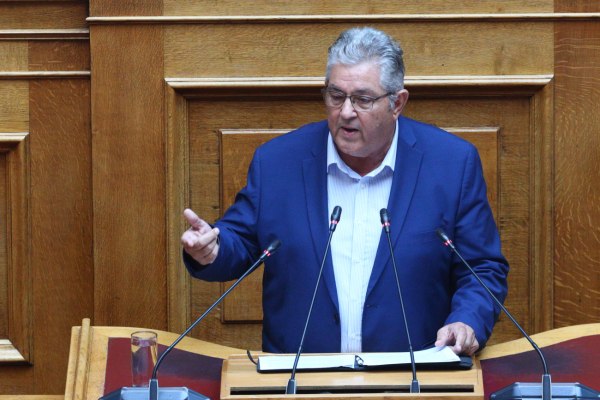 Κουτσούμπας στη Βουλή: Η ΝΔ ολοκληρώνει το κακοστημένο θέατρο της συγκάλυψης – Φαίνεται ότι ακολουθούν και άλλα