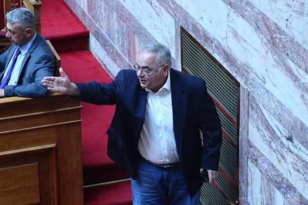 Διακόπηκε η συνεδρίαση στη Βουλή μετά από κόντρα Λαμπρούλη – Κωνσταντοπούλου