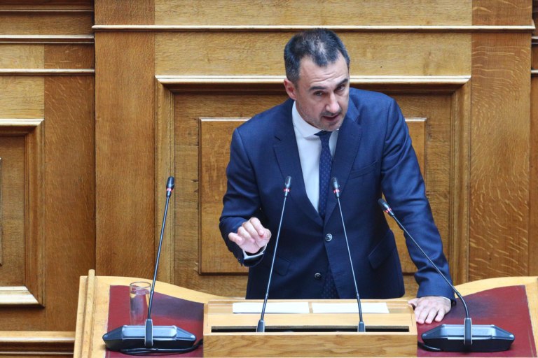 Χαρίτσης στη Βουλή: Tα καθεστώτα της διαφθοράς και της κοινωνικής αδικίας πάντα πέφτουν και πέφτουν με κρότο