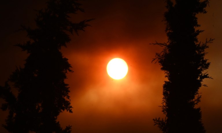 Καύσωνας: Εκρηκτικές συνθήκες με ανέμους και ξηρασία – Κλιμάκωση πυρομετεωρολογικού κινδύνου