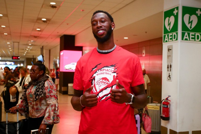 Χολ: «Με έχει πληγώσει κάποιες φορές ο Ολυμπιακός, αισθάνομαι ωραία που άλλαξα πλευρά»