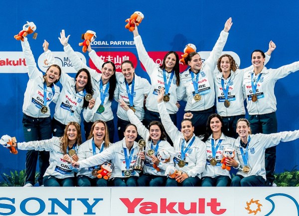 Εθνική πόλο γυναικών: Η απονομή των μεταλλίων στις Παγκόσμιες πρωταθλήτριές – Συγκίνηση στον Εθνικό Ύμνο (vids)