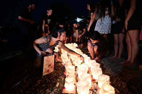 «Κανείς δεν ξεχνά» – Επτά χρόνια από την πολύνεκρη τραγωδία στο Μάτι