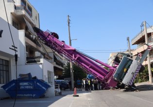 Περιστέρι: Πώς συνέβη το ατύχημα με το γερανοφόρο που τραυματίστηκε 44χρονος – Εκτεταμένες φθορές στην οικία