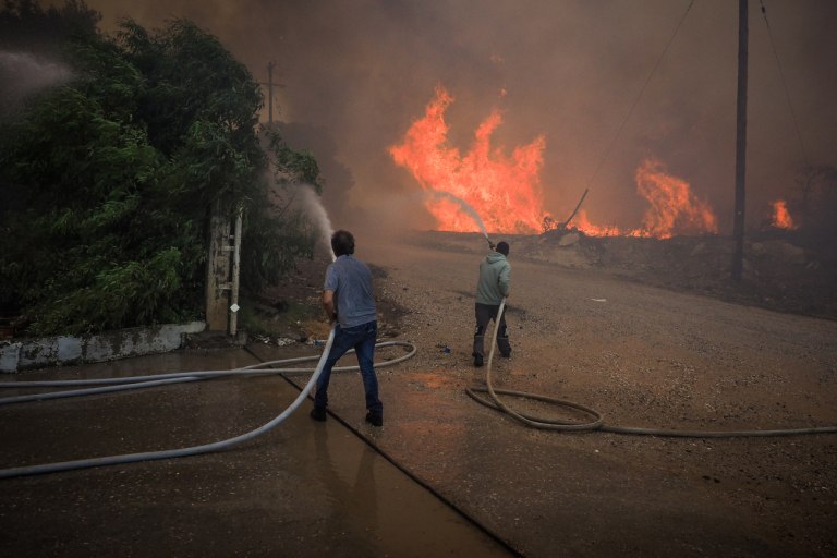Σε πύρινο κλοιό η χώρα: Live χάρτης με όλα τα ενεργά μέτωπα στη χώρα