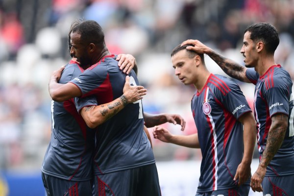 Η «πρώτη 11αδα» της Ολλανδίας, το 4-4-2 και η ηρεμία του Μεντιλίμπαρ για τις μεταγραφές (vid)