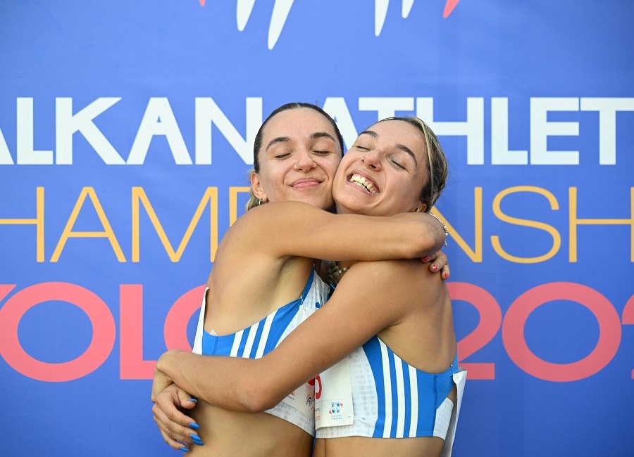 Βαλκανικό 2025:  Οι αδελφές Ζενέγια πανηγύρισαν το χρυσό και το ασημένιο μετάλλιο στα 400μ. εμπόδια!