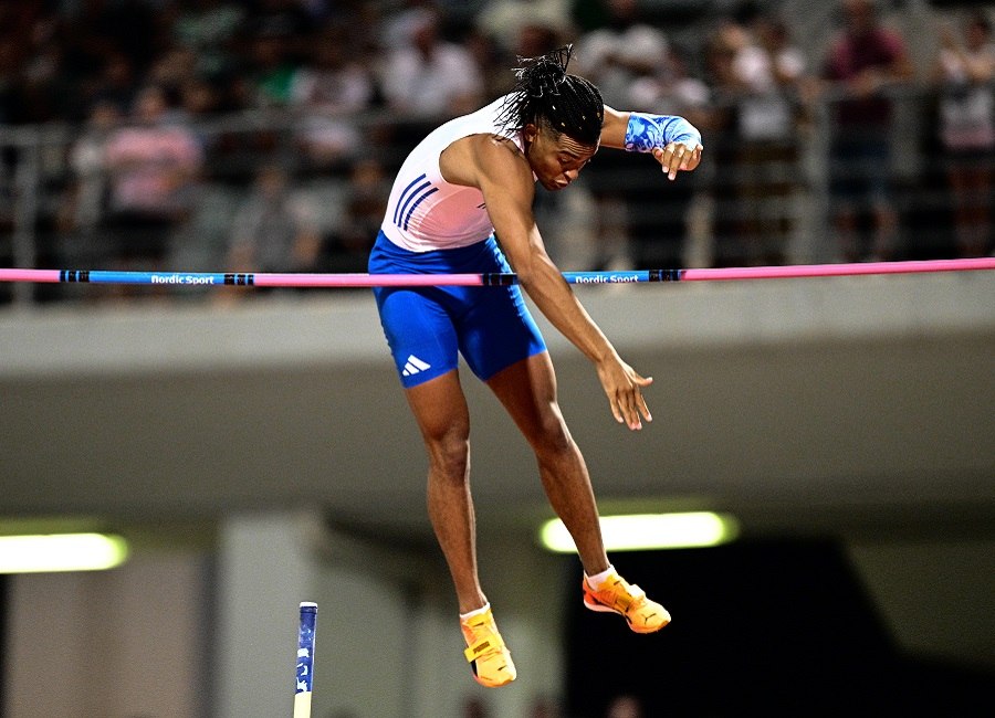 Βαλκανικό 2025: Χρυσός ο Καραλής στο επί κοντώ στον Βόλο – «Άγγιξε» τα 6,11μ.!